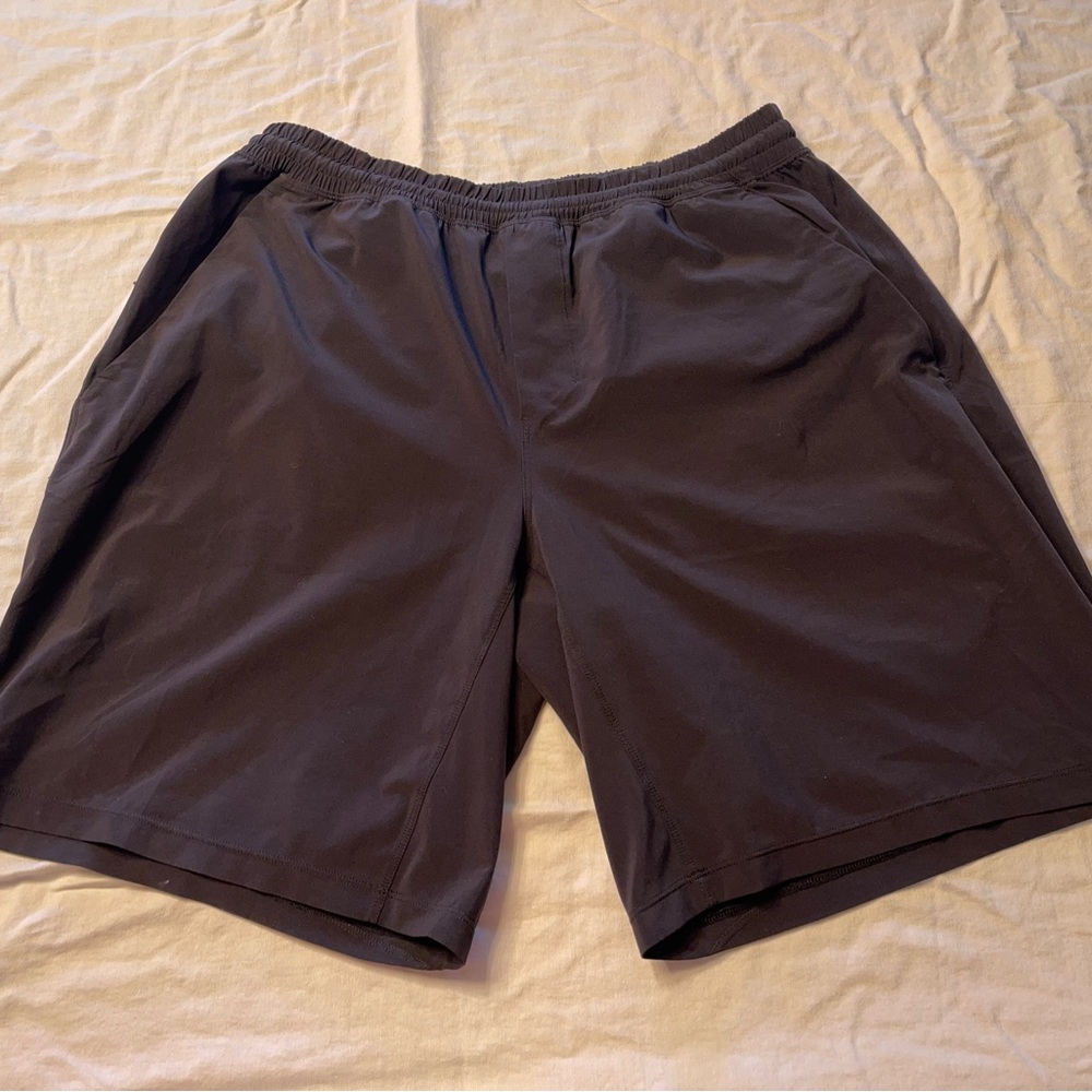 Lululemon Men’s Black XL 19” shorts.  No liner